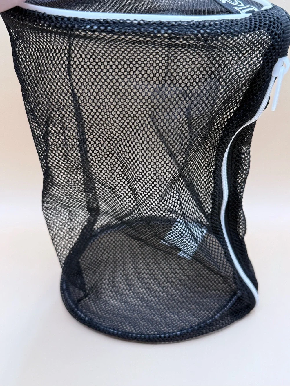 PINK Mesh Lingerie and Delicates Mini Laundry Bag New - Picture 3 of 4